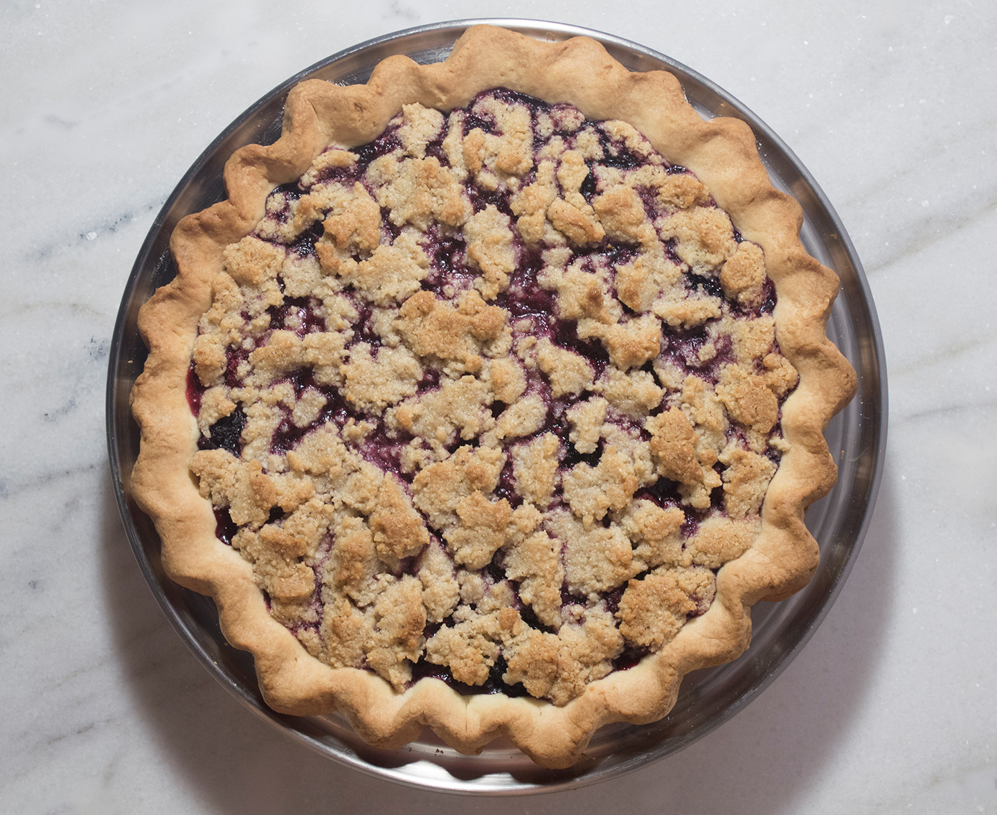 Apple-Berry Crumble Pie