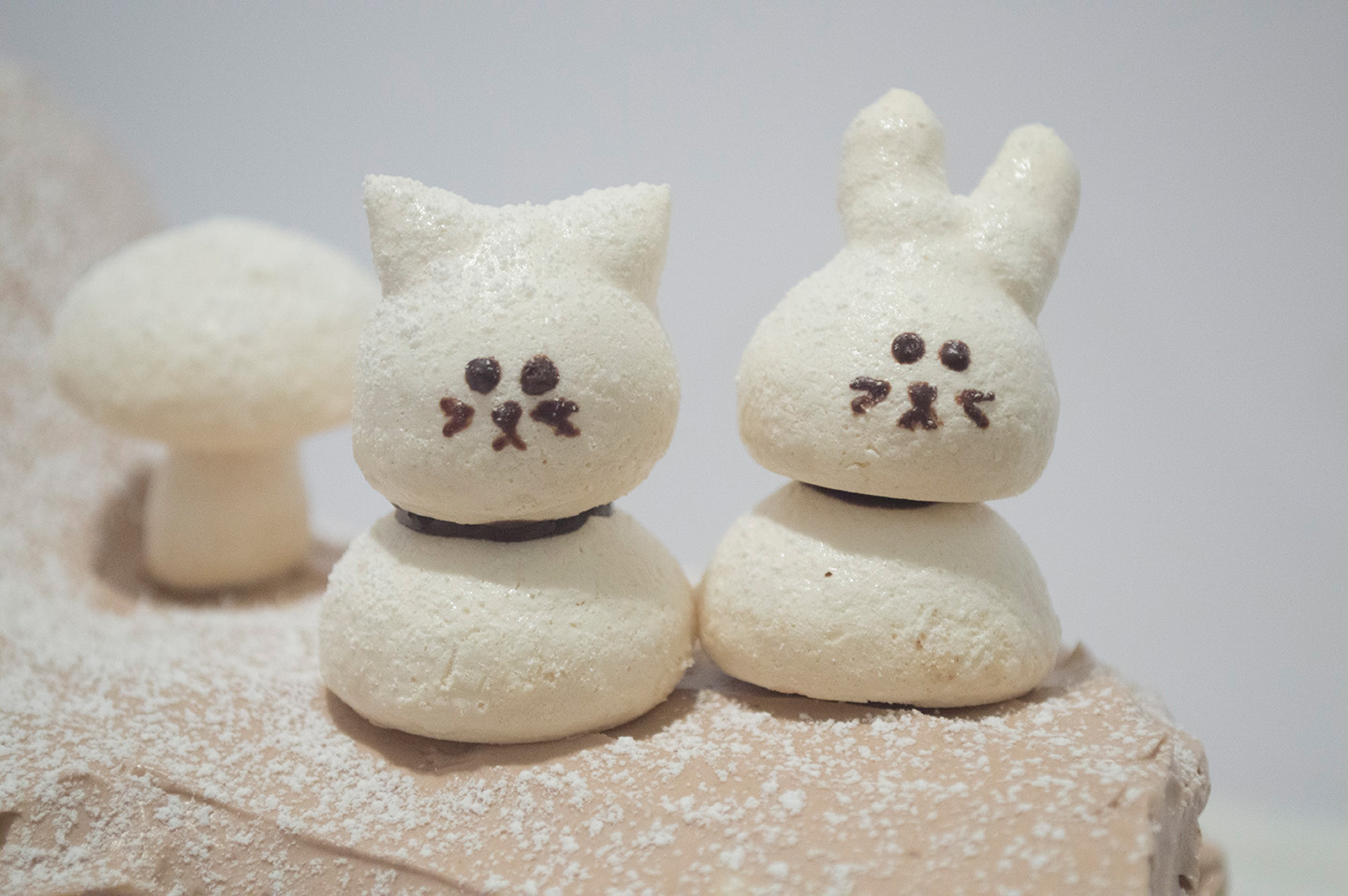 Kitty and Bunny Buche 2015 - Meringue Bunny and Kitty Closeup