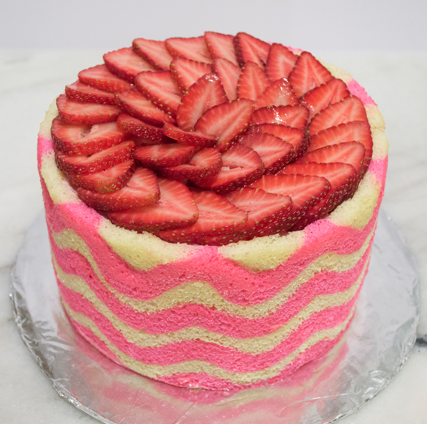 Strawberry Bavarois Wavy Cake