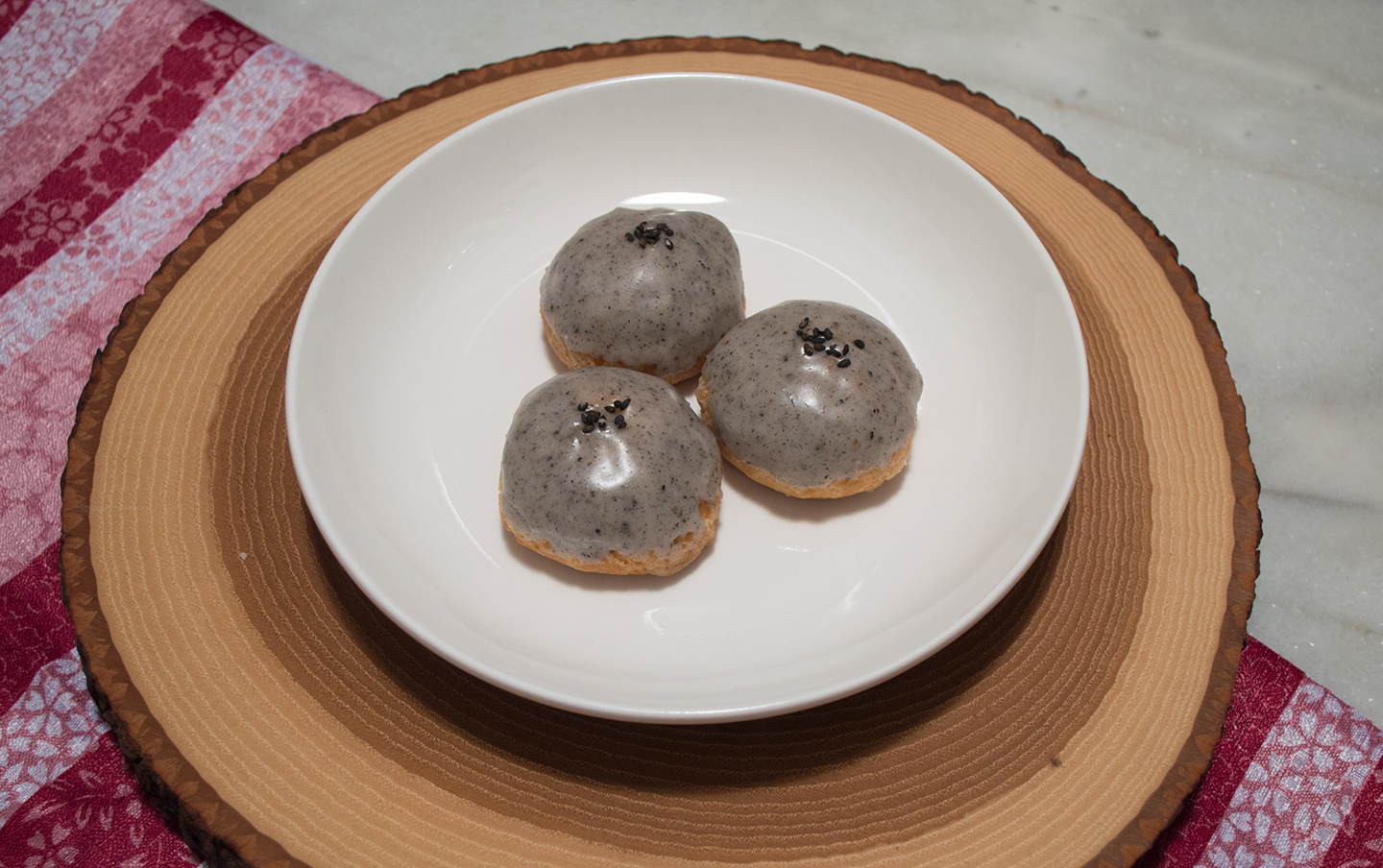 Choux à la Crème - Choux Pastries with Black Sesame Pastry Cream