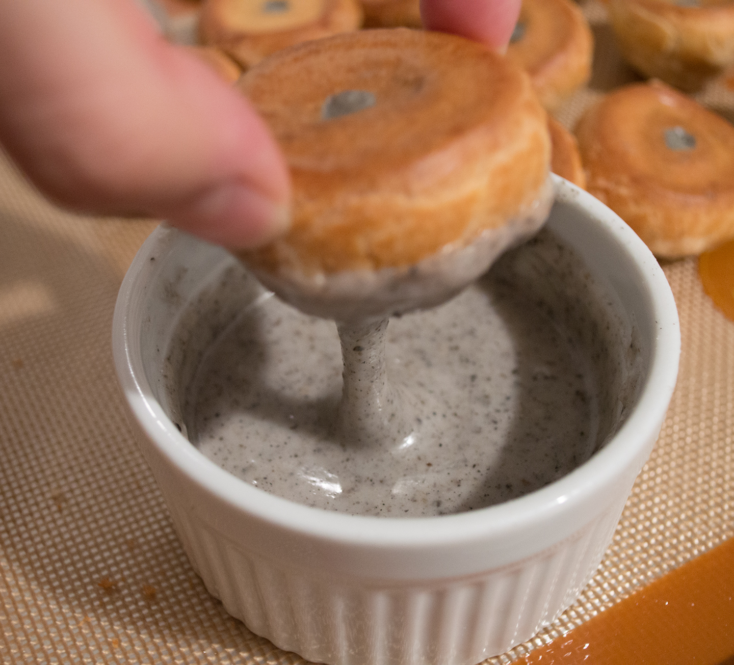 Choux à la Crème - Dipping Choux with Sesame Fondant