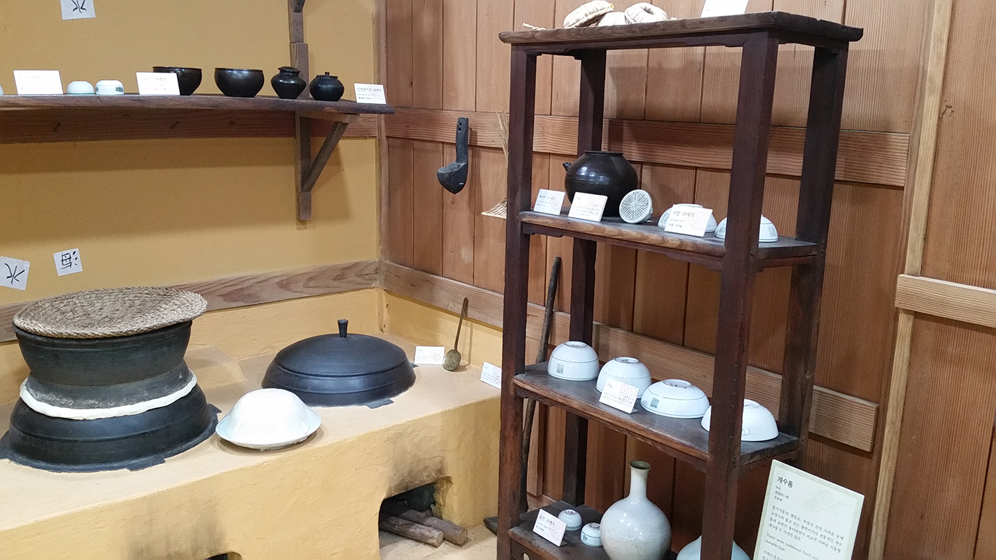 Tteok Museum - Pot for Cooking Rice Cakes