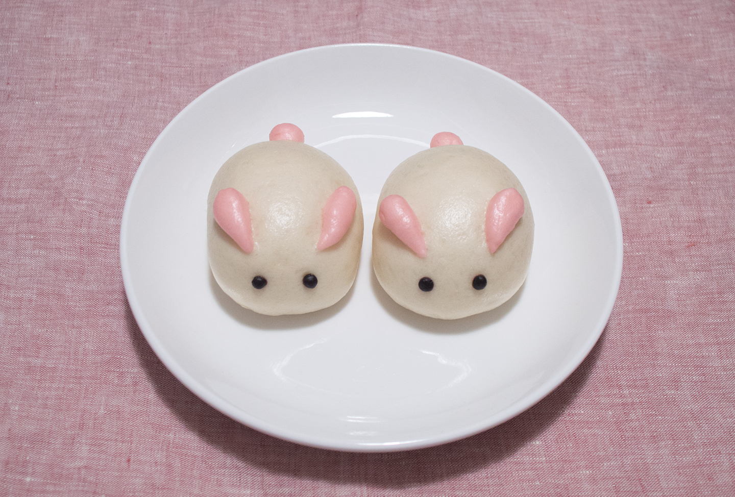 Nǎi Huáng Bāo (奶黄包) - Custard Steamed Buns - Twin Bunnies