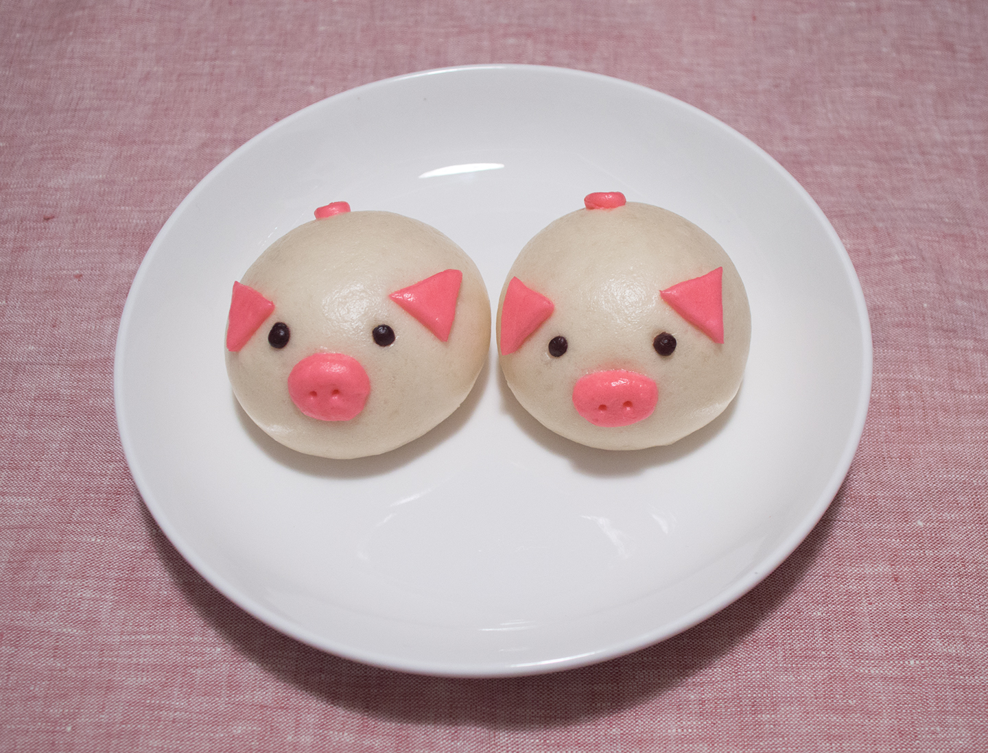 Custard Pig Bun - Twin Pigs