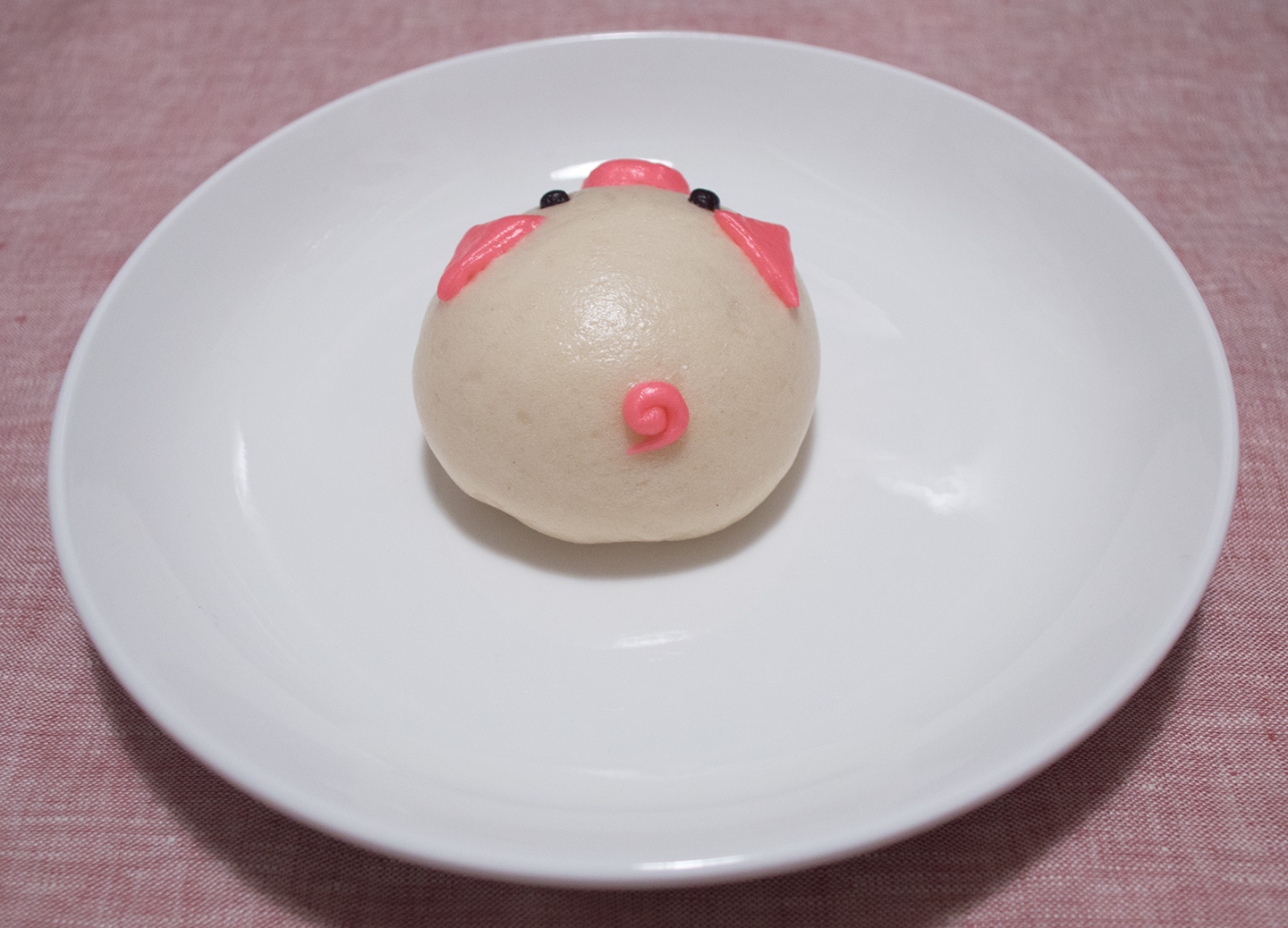 Custard Pig Bun - Pig Tail