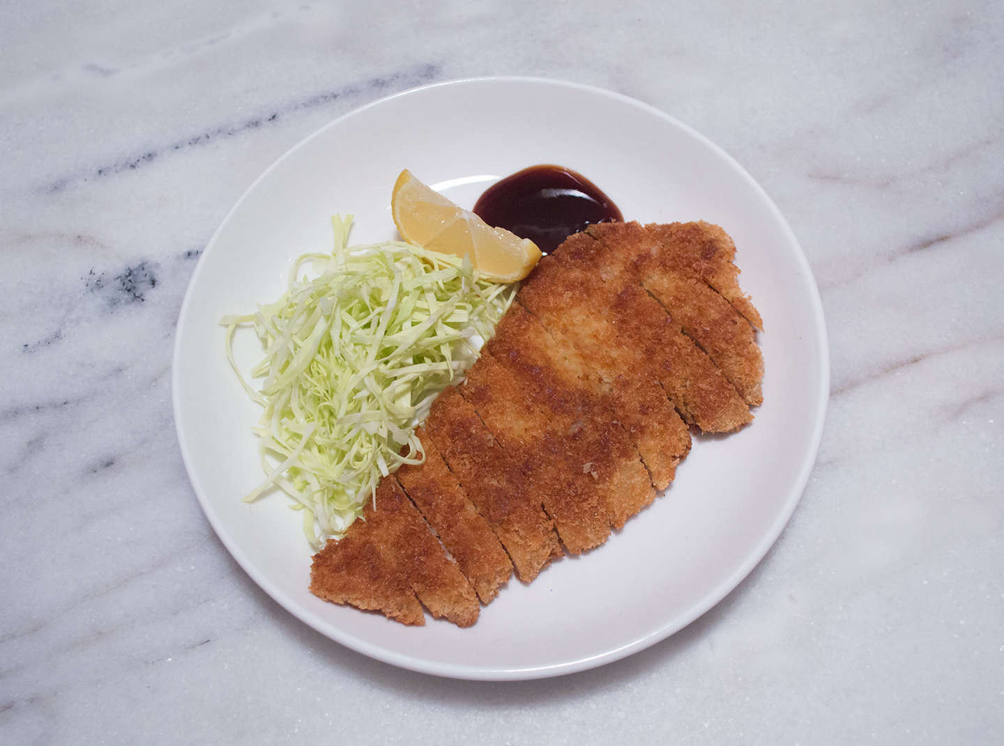 Tonkatsu (豚カツ/とんかつ) - Fried Pork Cutlet with Cabbage