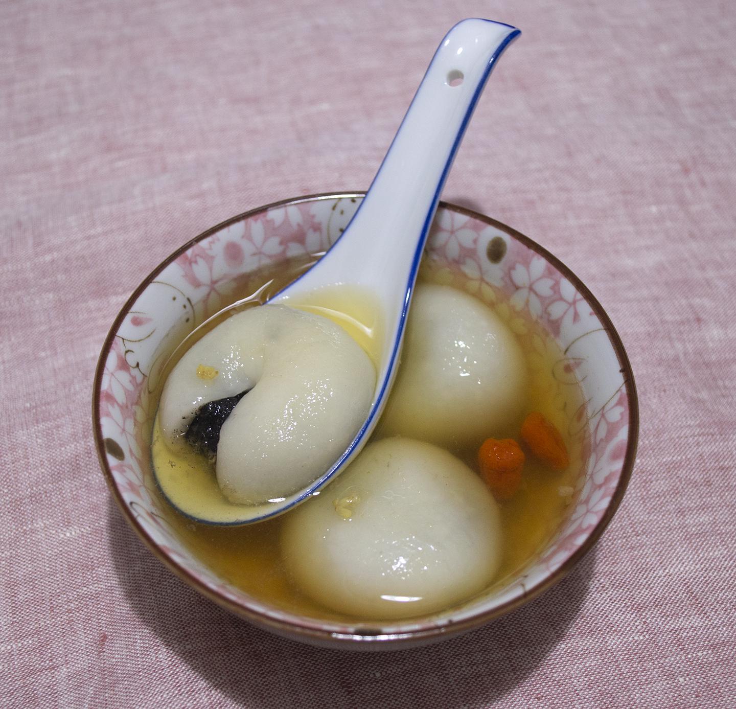 Hēi Zhīma Tāngyuán (黑芝麻湯圓) - Black Sesame Rice Balls - View of Filling